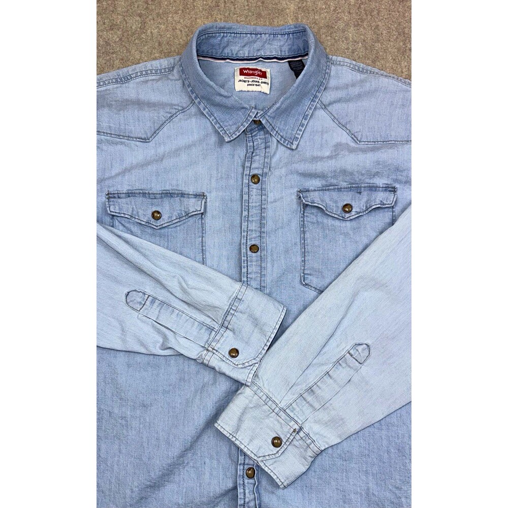 Vintage Wrangler Men’s 2XL Blue Denim Pearl Snap Shirt Pockets Long Sleeve